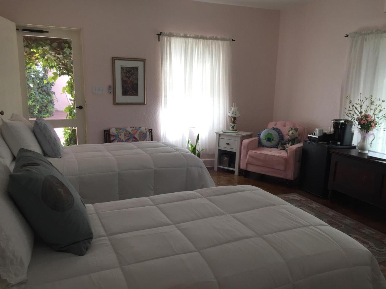 Casa Paloma Bed & Breakfast 3*